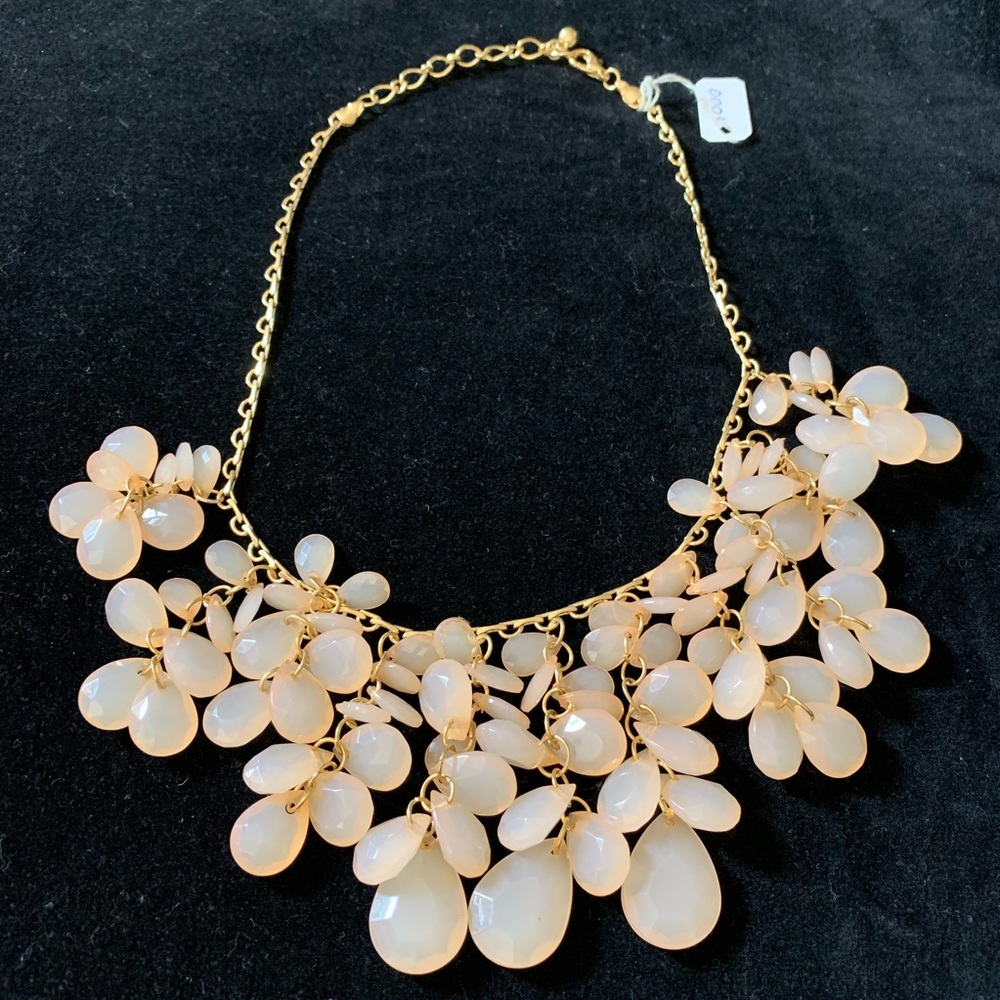 Beautiful Teardrop Big Necklace Blush Color